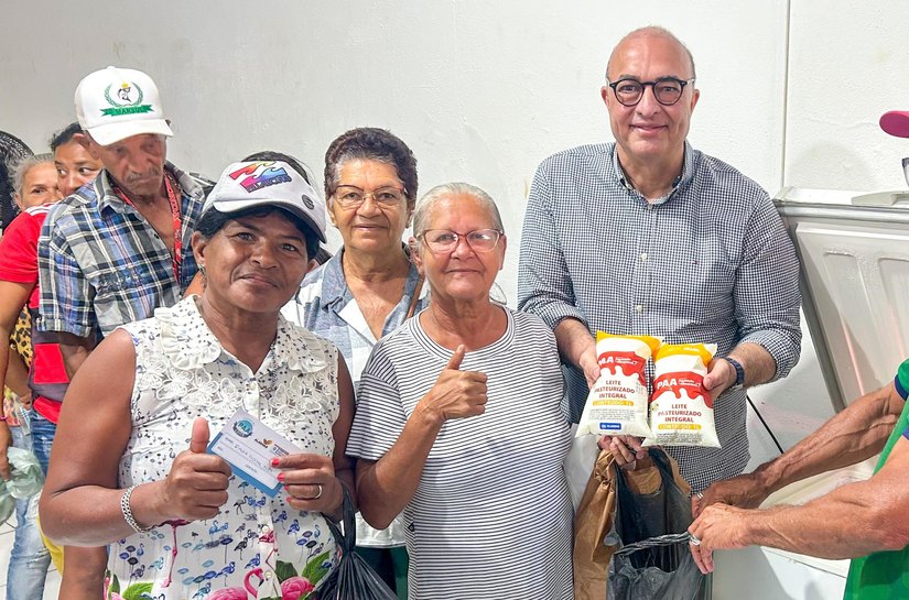 Secretaria de Agricultura entrega 2 mil litros de leite durante Governo Trabalhando