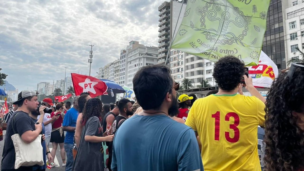 Lula diz que democracia está em risco em último ato no Rio antes do 2º turno
