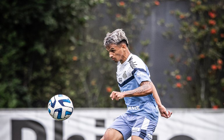 Marcos Leonardo volta a treinar no Santos em meio a impasse sobre negociação com a Roma