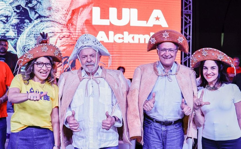 Brasil voltará a andar de cabeça erguida, diz Lula
