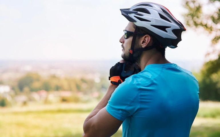 Usar capacete ao andar de bicicleta aumenta a segurança