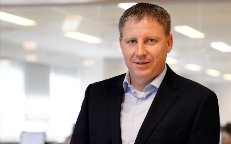 CPI aprova requerimento para que Azul explique visita de Bolsonaro a avião