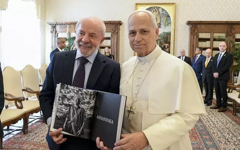 Lula diz ter tido 'química' com Papa e elogia sua 1ª exortação