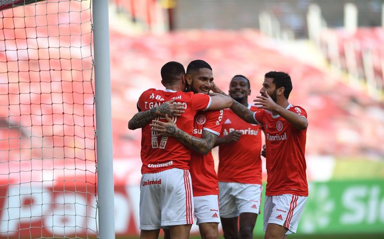 Internacional goleia Esportivo e se garante na final do segundo turno