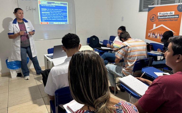 Secretaria de Educação, em parceria com o Senai, realiza capacitação para servidores da Central de Merendas