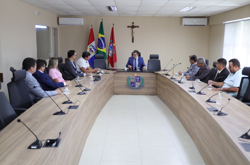 MPAL recebe vereadores de municípios da Região Metropolitana de Maceió e detalha cronograma de grupo de trabalho para cobrar BRK