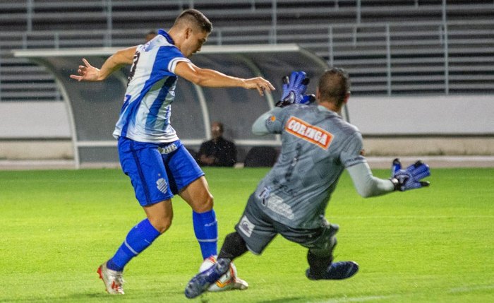 Rodrigo Pimpão marcou dois para o Azulão na noite desta terça-feira