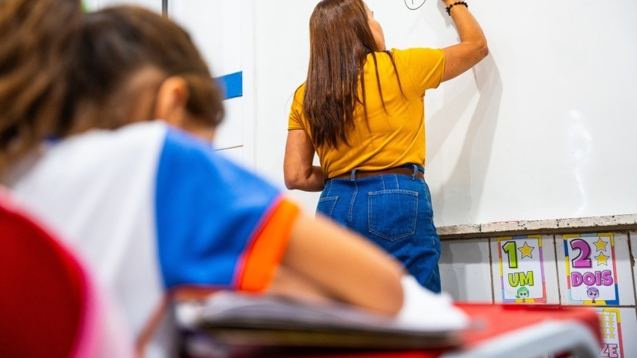 Maceió transfere feriado do Dia do Professor para sexta-feira (16)