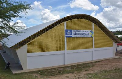 Isnaldo Bulhões inaugura quadra poliesportiva da Escola São Cristóvão