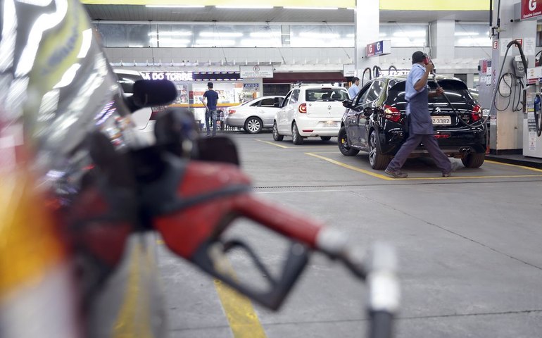 Força-tarefa garante abastecimento de combustível no Rio de Janeiro