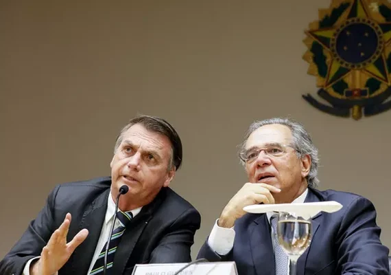 Paulo Guedes quer que Petrobras aumente intervalo entre os reajustes dos combustíveis