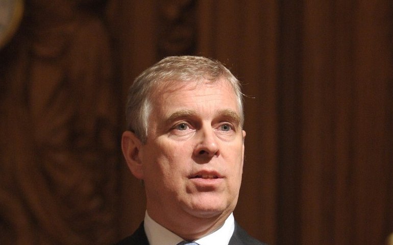 Mulher acusa príncipe Andrew de abuso sexual em caso relacionado a Epstein