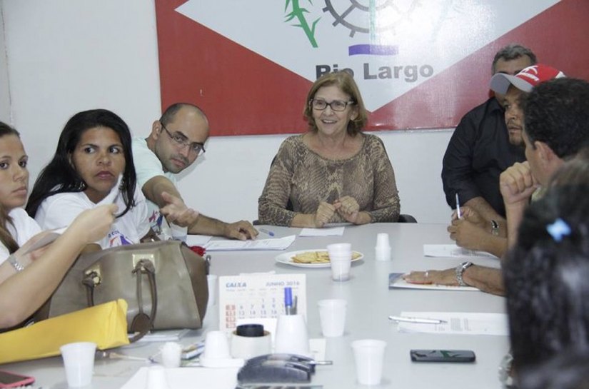 Eliza Alves se reúne com lideranças de novos conjuntos de Rio Largo