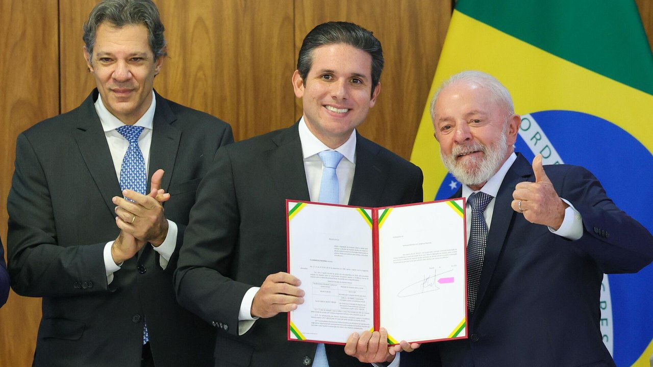 Lula apresenta ao Congresso projeto com alterações na cobrança do Imposto de Renda; veja o que muda
