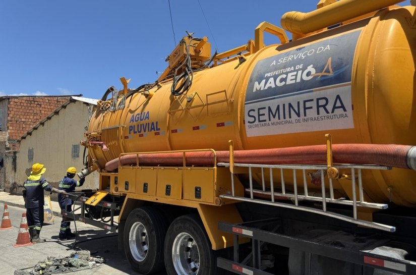 Seminfra reforça manutenção preventiva e retira 233 toneladas de entulho da rede de drenagem em Maceió