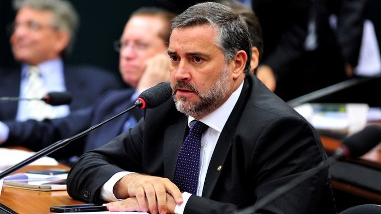 Paulo Pimenta: atos ‘são de minoria golpista que não aceita resultado da eleição’