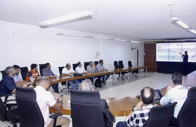 Prefeitura de Maceió prepara nova tecnologia de contenção do avanço do mar