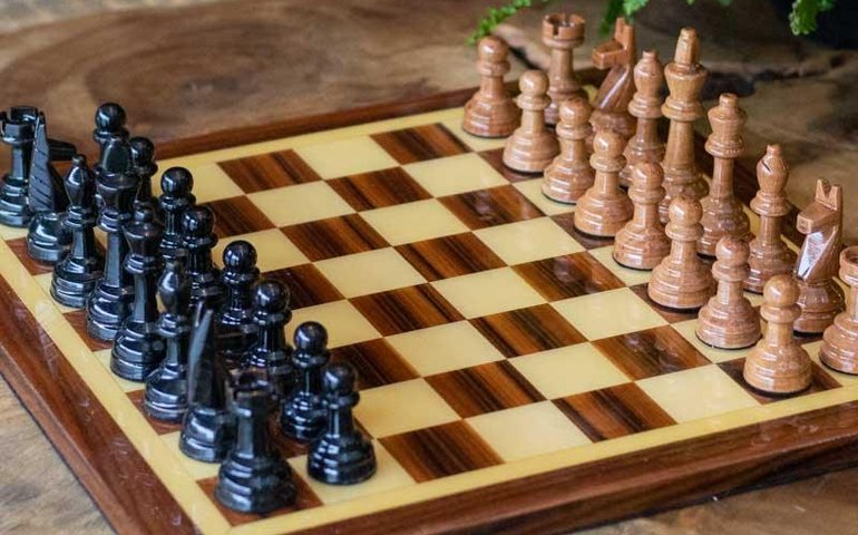 Grande mestre do xadrez morto: Federação internacional investiga rival por críticas duras e ataques