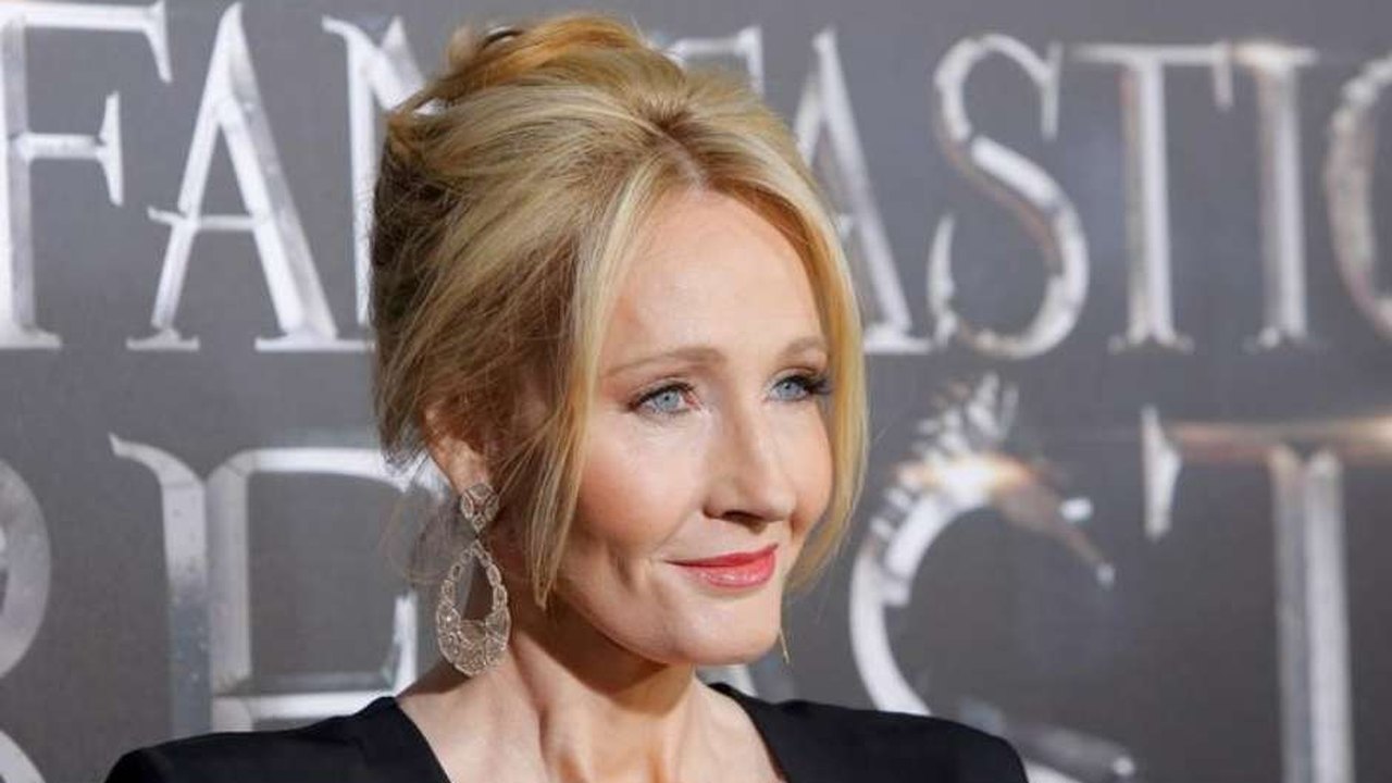 Novo livro de J. K. Rowling começa a ser publicado online em português