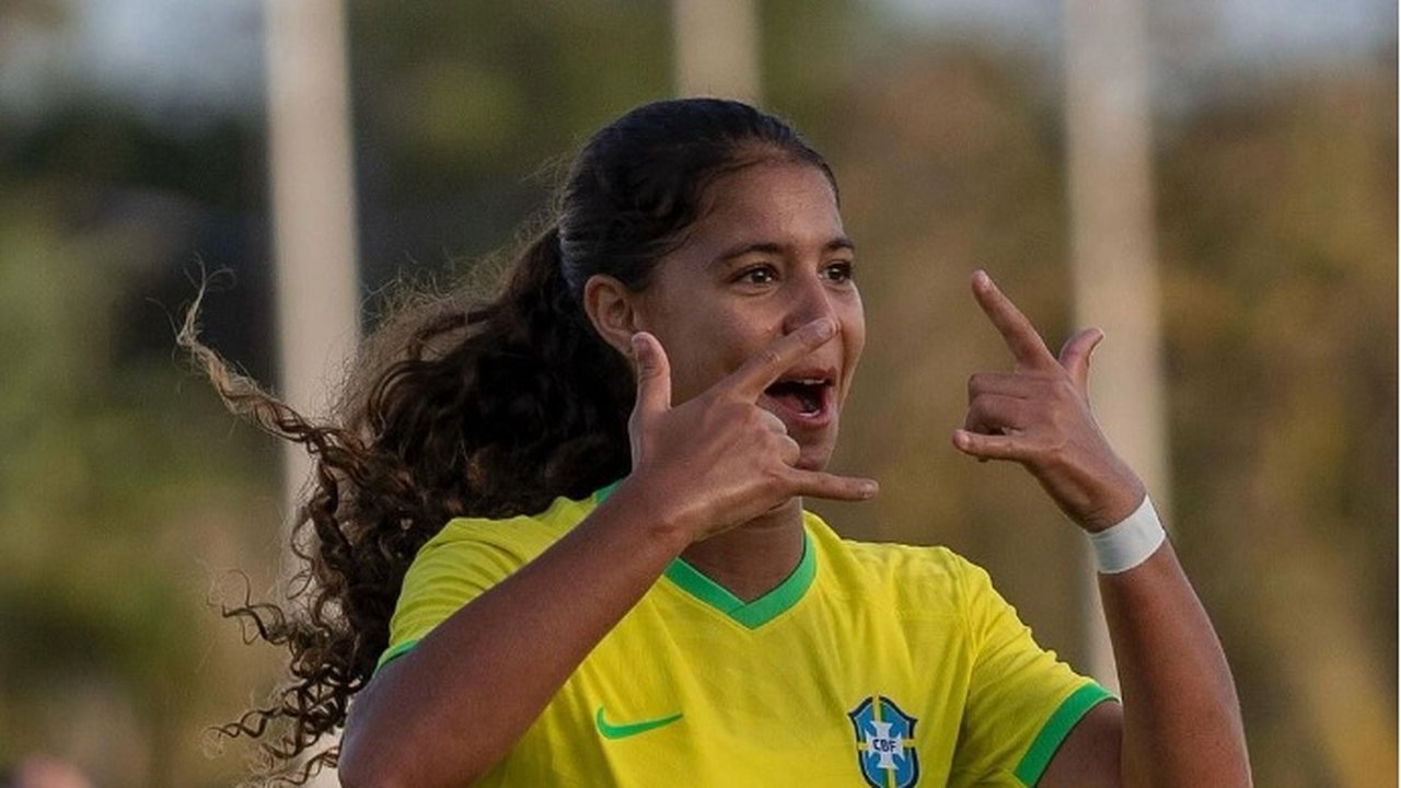 Giovanna Waksman marca pela seleção e chega a 85 gols em 43 jogos na temporada