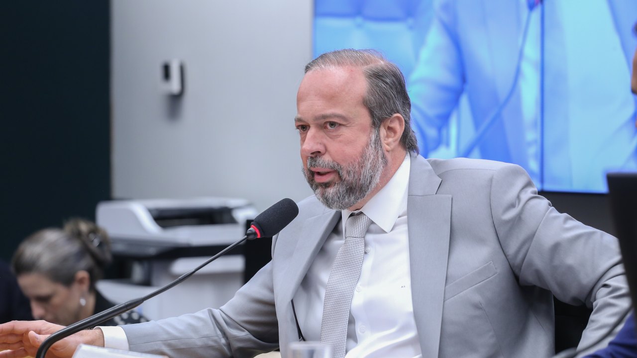 Líder do governo e ministro de Minas e Energia comemoram autorização para pesquisar petróleo na Foz do Amazonas