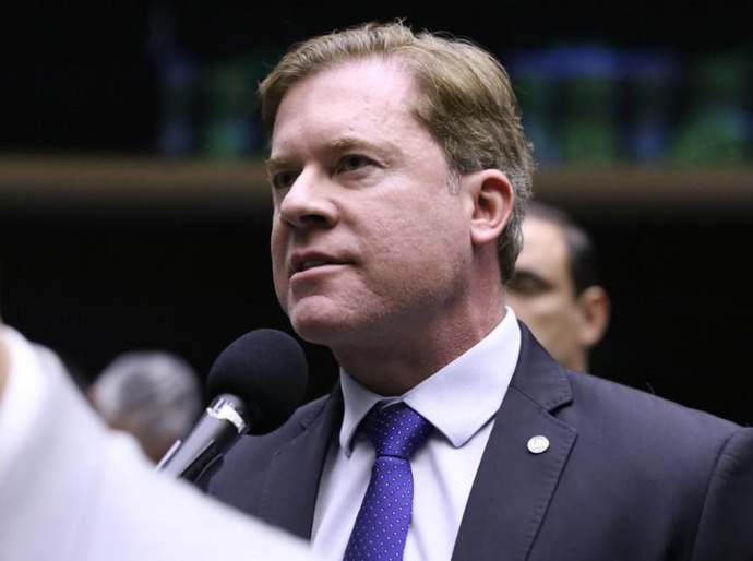 Marx Beltrão defende aprovação urgente de aposentadoria especial para profissionais da Enfermagem