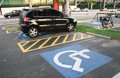 Severino Pessoa sugere gratuidade para deficientes em estacionamentos de shoppings e prédios comerciais