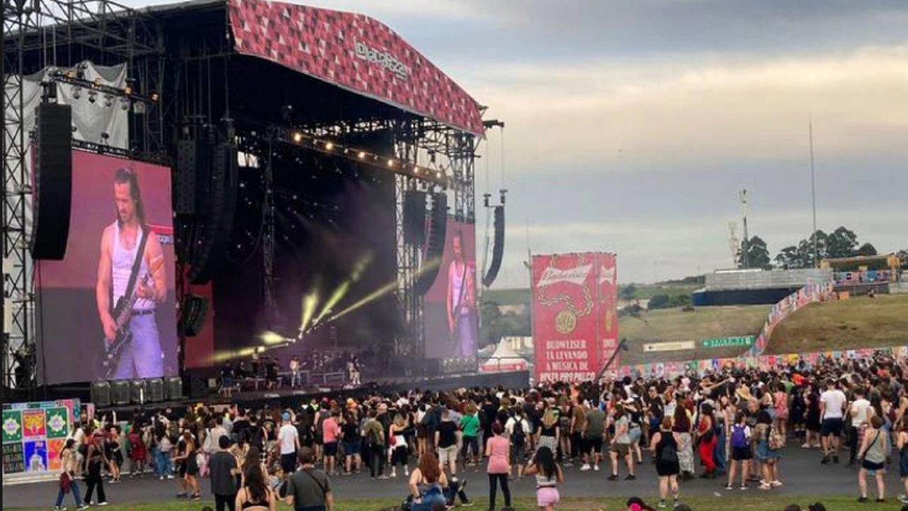 Lollapalooza 2022: Laura Pergolizzi anima o público após a chuva
