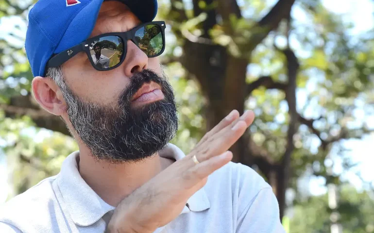 STJ absolve Allan dos Santos em caso de calúnia contra cineasta Estela Renner