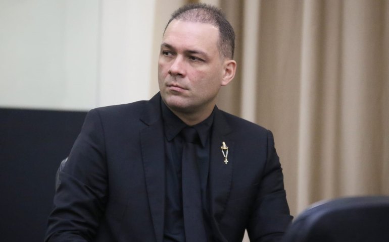 Dudu Ronalsa solicita construção de quadra poliesportiva em escola de Fernão Velho