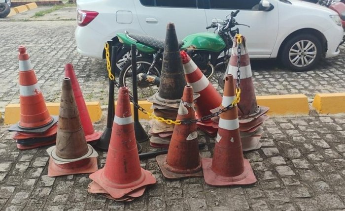 Cones e caixotes usados para reservar vagas foram recolhidos pelo DMTT