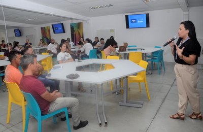 Coordenadores de vigilância e atenção primária são capacitados sobre manejo clínico da esquistossomose