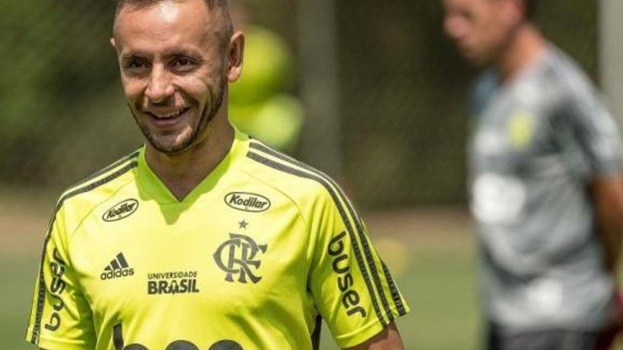 Flamengo desiste oficialmente da contratação do lateral-direito Rafinha