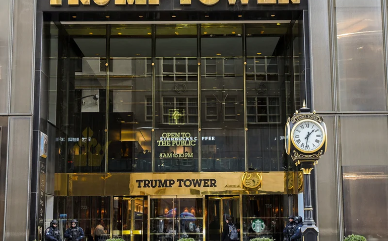 Manifestantes judeus são presos em protesto dentro da Trump Tower contra prisão de palestino