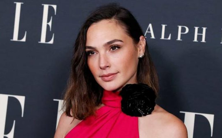 Gal Gadot surpreende fãs ao anunciar nascimento de quarta filha