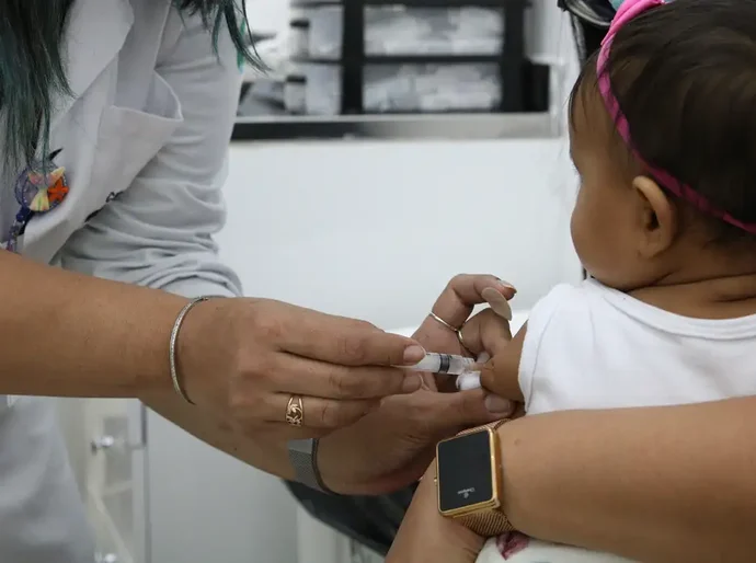 Unicef: 13,5 milhões de crianças não recebem vacina no 1° ano de vida