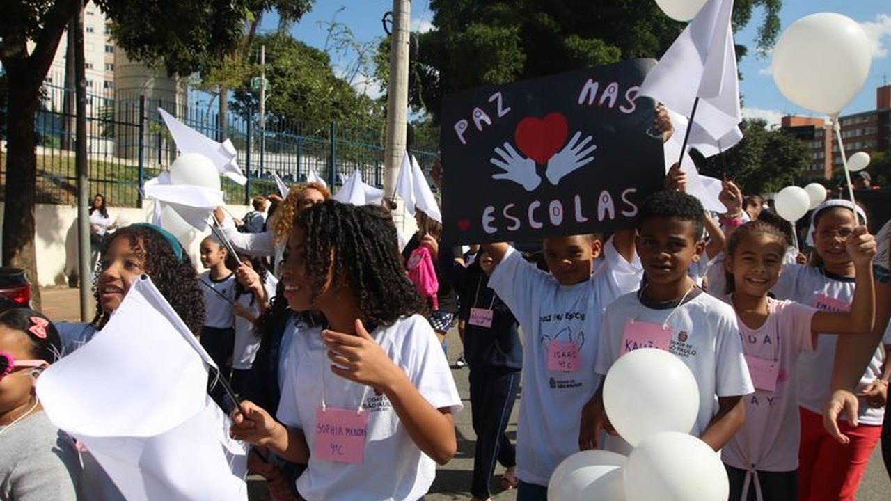 Caminhada em Paraisópolis alerta para cultura de paz nas escolas