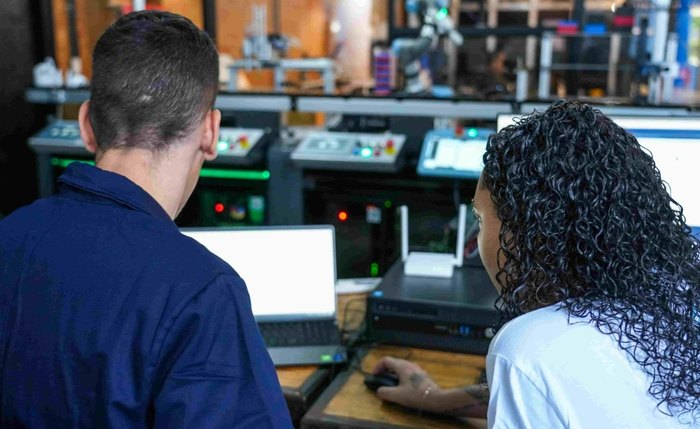Bolsas chegam a R$ 1.150 e contam com auxílio-transporte Bolsas chegam a R$ 1.150 e contam com auxílio-transporte