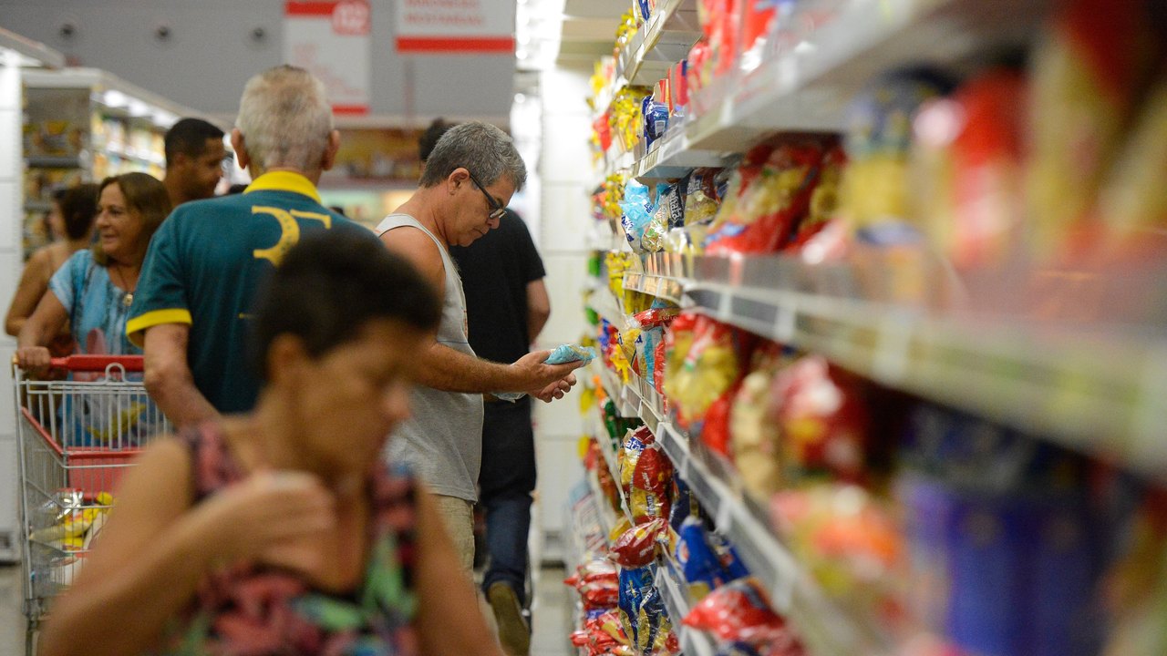 Grupo Saúde e Cuidados Pessoais no IPCA-15 sobe 1,04% em abril ante 1,18% em março
