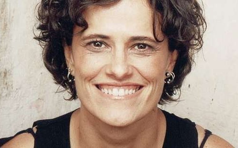 Zélia Duncan retorna à sonoridade pop folk no novo disco, ‘Tudo É Um’