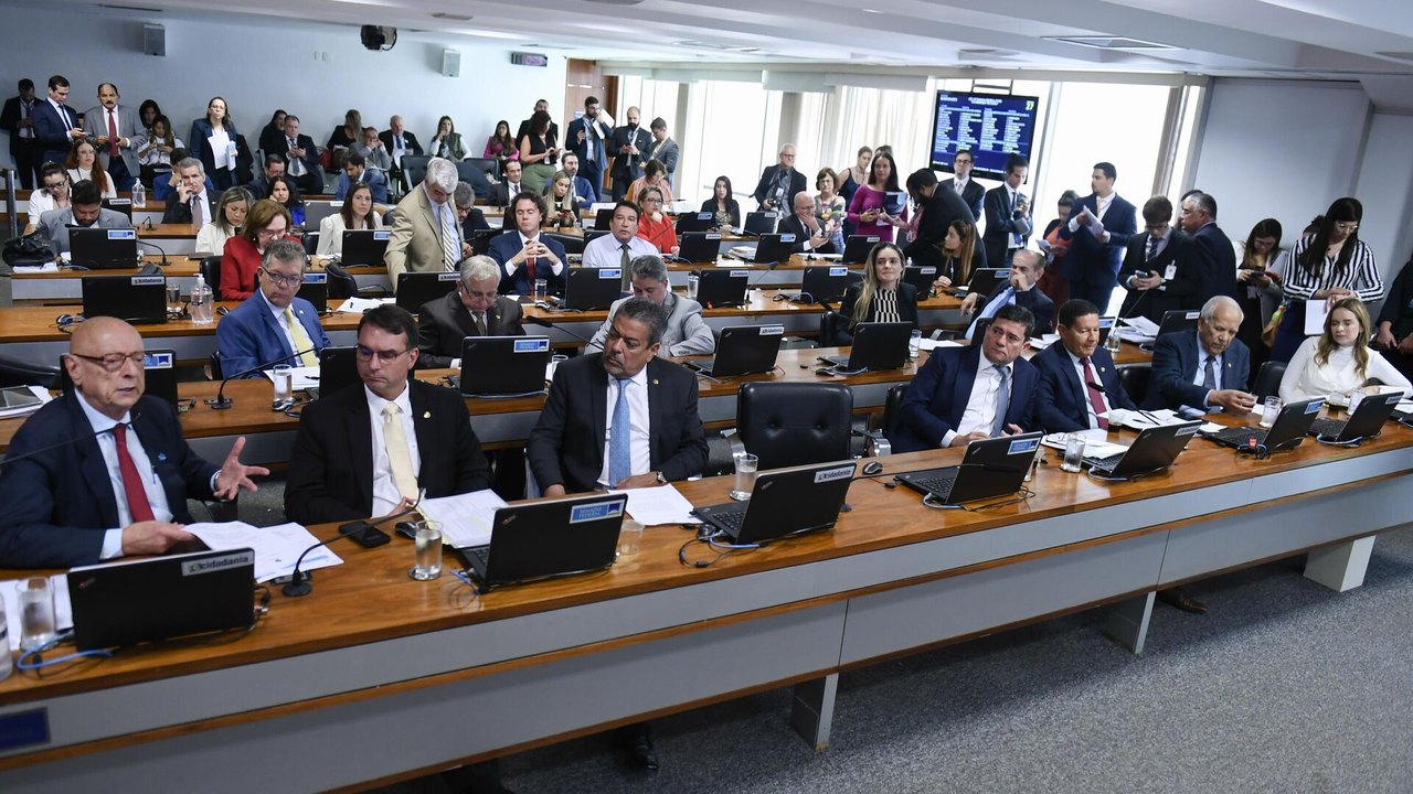 CCJ da Câmara aprova PEC da Segurança Pública com leves alterações