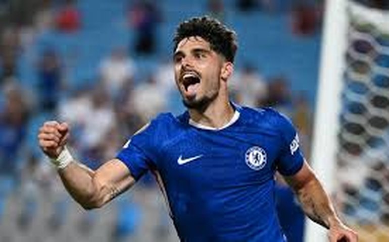 Uefa abre processo disciplinar contra Pedro Neto por empurrão em gandula