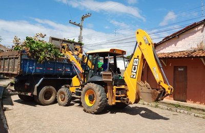 Ações de limpeza pública e podas deixam Coruripe mais organizada e reforçam o cuidado com a cidade