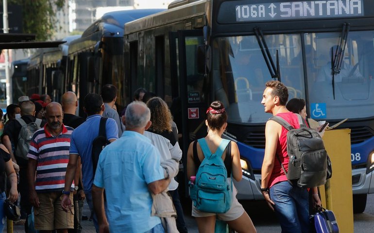 Justiça de SP pede para prefeitura explicar alta da tarifa de ônibus