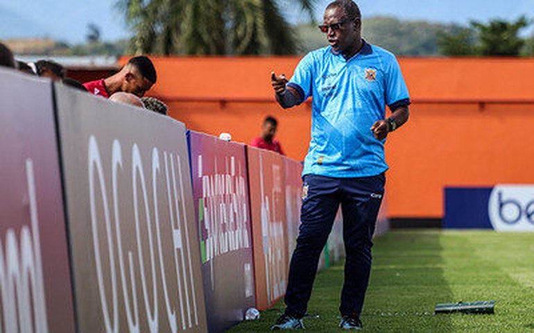 Como o técnico do Nova Iguaçu,  sensação do Carioca, ganhou o apelido de 'Caldiola' no time da Baixada Fluminense