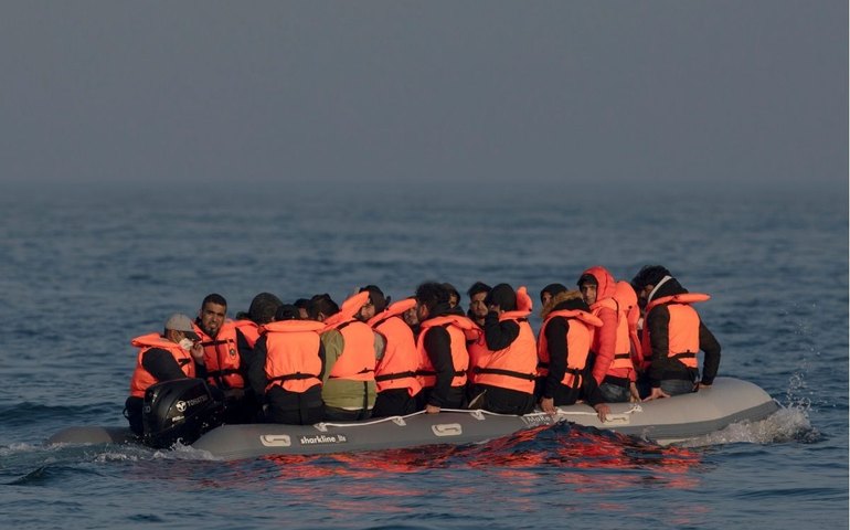 Naufrágio com imigrantes no Canal da Mancha deixa ao menos 33 mortos
