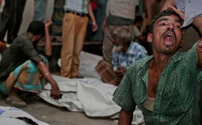 Sobe para 65 número de mortos em naufrágio em Bangladesh