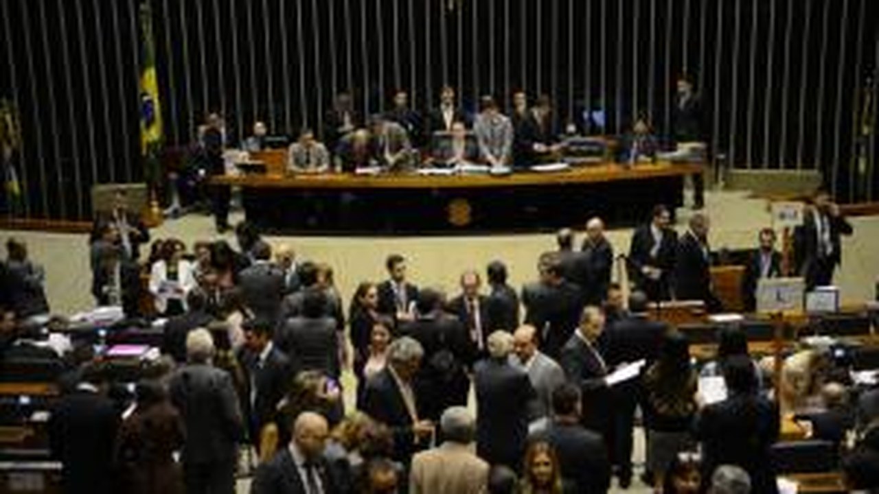 Congresso tenta votar hoje revisão da meta do superávit