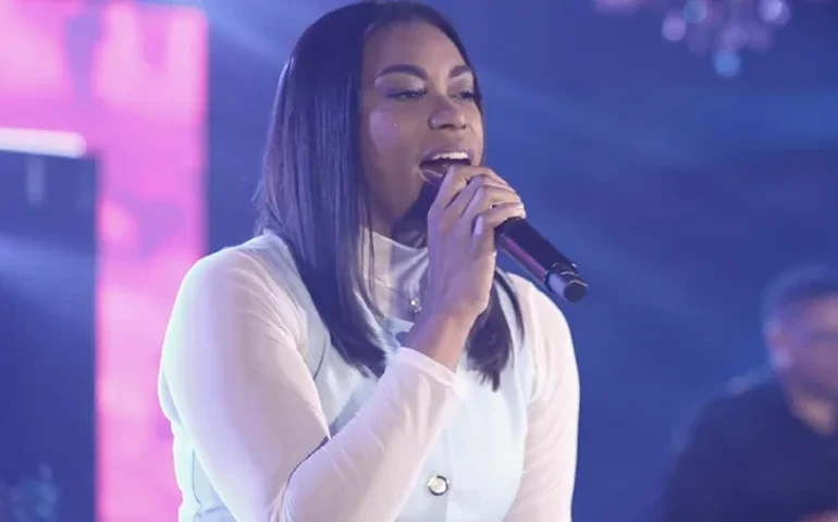 Elaine Martins libera “Nunca Mais”, faixa de seu EP “Essência”