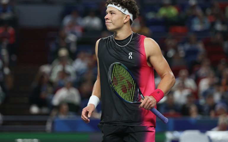 Shelton põe fim à série invicta de Sinner e vai às quartas do Masters 1000 de Xangai